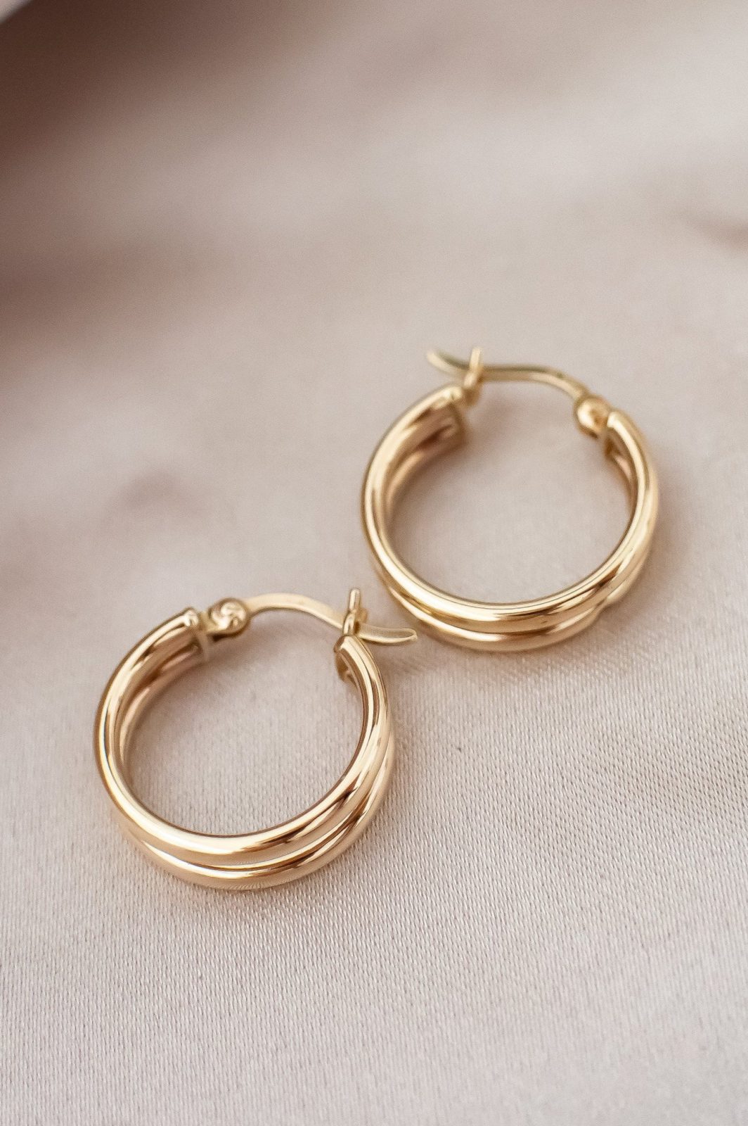 what is the mother's ring synthetic